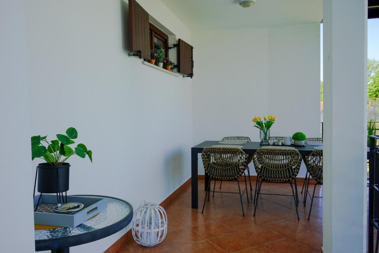 Вілла Leon With Private Pool Sveti Petar u Sumi Екстер'єр фото